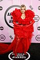 bebe rexha wears red 2022 american music awards 01
