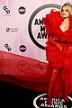 bebe rexha wears red 2022 american music awards 03
