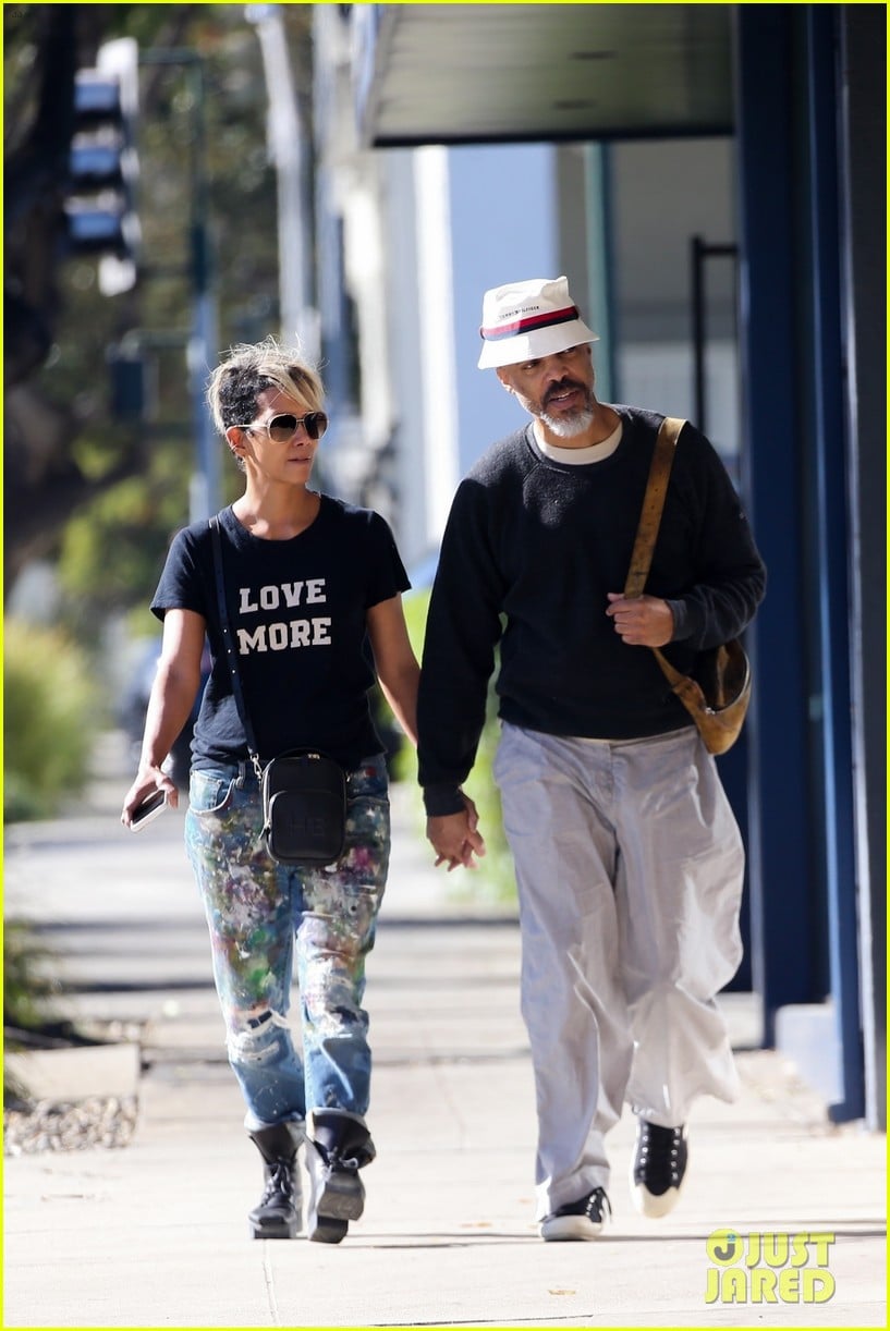 Halle Berry & Boyfriend Van Hunt Hold Hands While Out Furniture