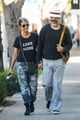 halle berry van hunt hold hands out grocery shopping 07