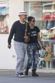 halle berry van hunt hold hands out grocery shopping 15