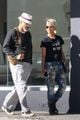 halle berry van hunt hold hands out grocery shopping 18
