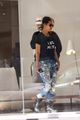 halle berry van hunt hold hands out grocery shopping 28