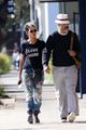 halle berry van hunt hold hands out grocery shopping 45