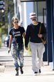 halle berry van hunt hold hands out grocery shopping 52