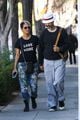 halle berry van hunt hold hands out grocery shopping 62