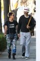 halle berry van hunt hold hands out grocery shopping 63