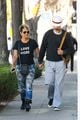 halle berry van hunt hold hands out grocery shopping 68