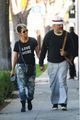 halle berry van hunt hold hands out grocery shopping 72