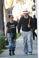 halle berry van hunt hold hands out grocery shopping 73