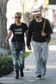 halle berry van hunt hold hands out grocery shopping 81