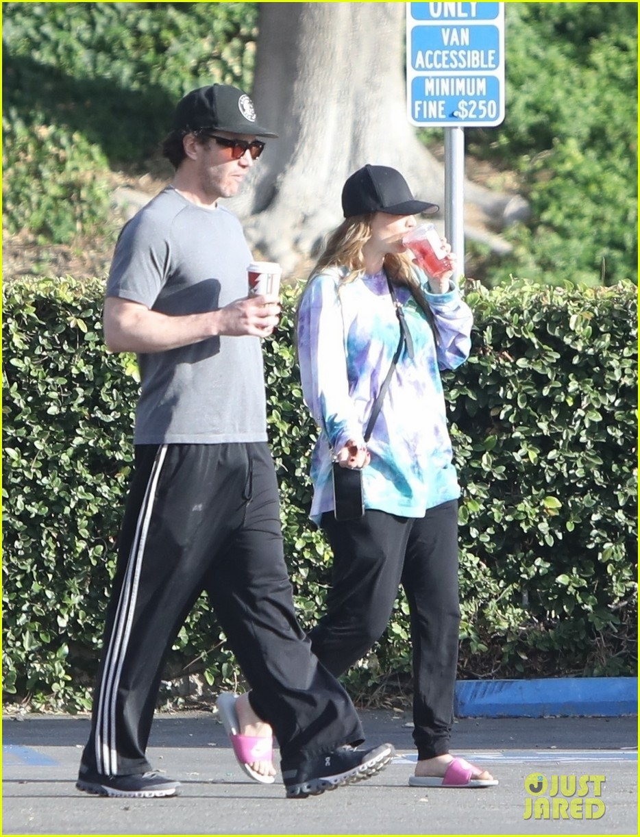 Pregnant Kaley Cuoco Cradles Baby Bump While Grocery Shopping with