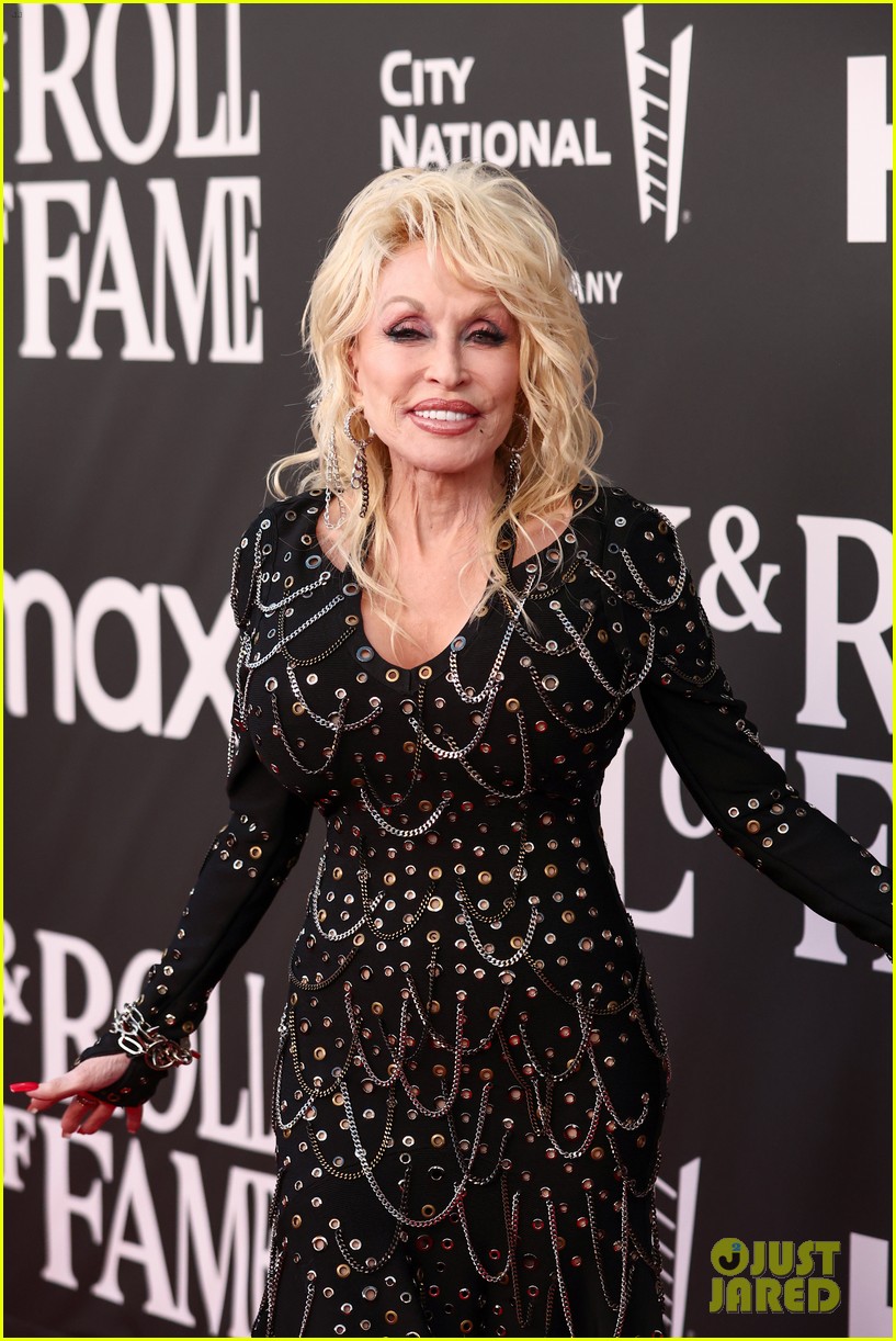 Inductee Dolly Parton Sparkles at Rock & Roll Hall of Fame Induction(00)