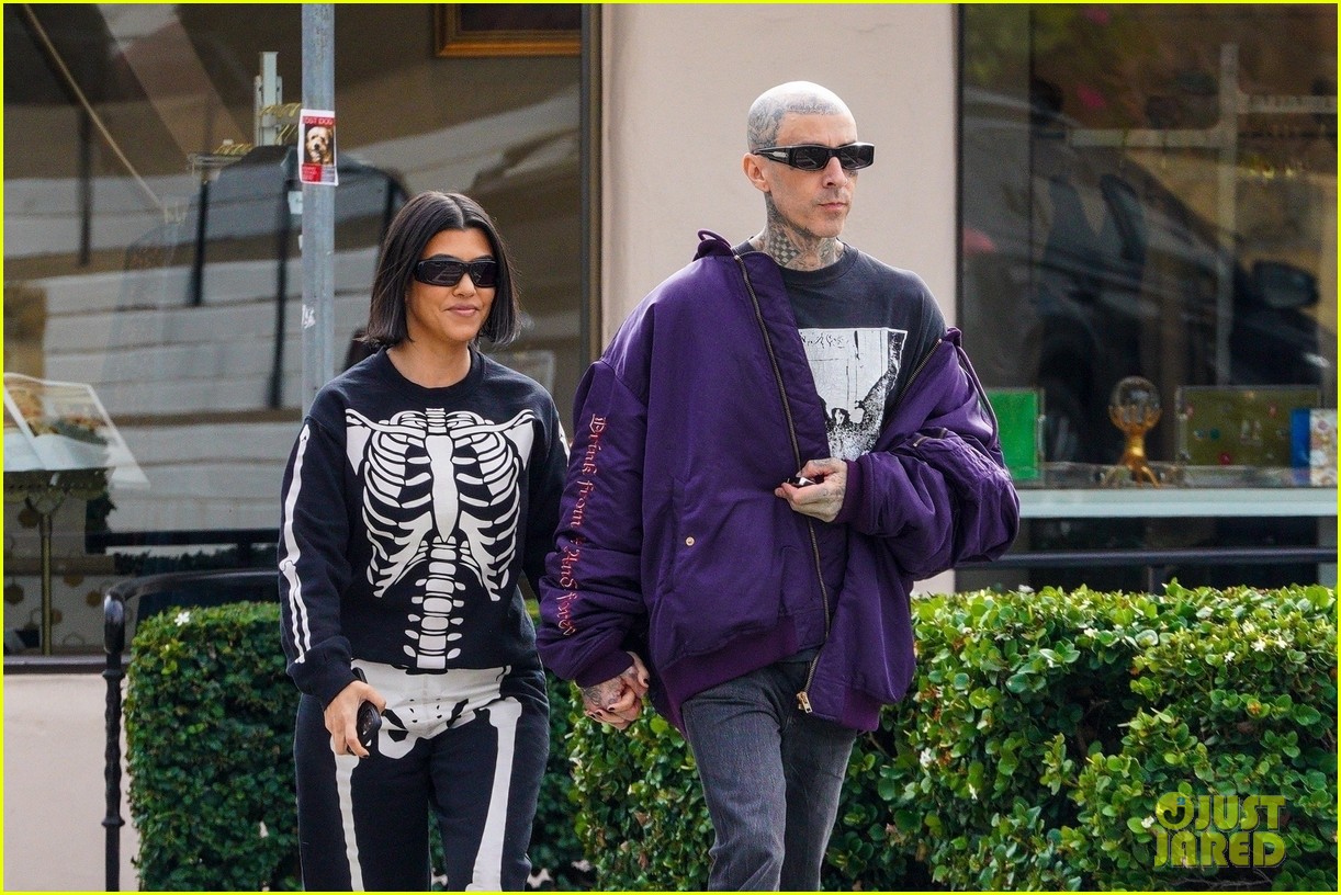 Kourtney Kardashian Wears SkeletonPrint Outfit to Lunch with Travis(01)