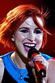 hayley williams pauses paramore concert stops fight 07