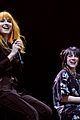 hayley williams pauses paramore concert stops fight 10