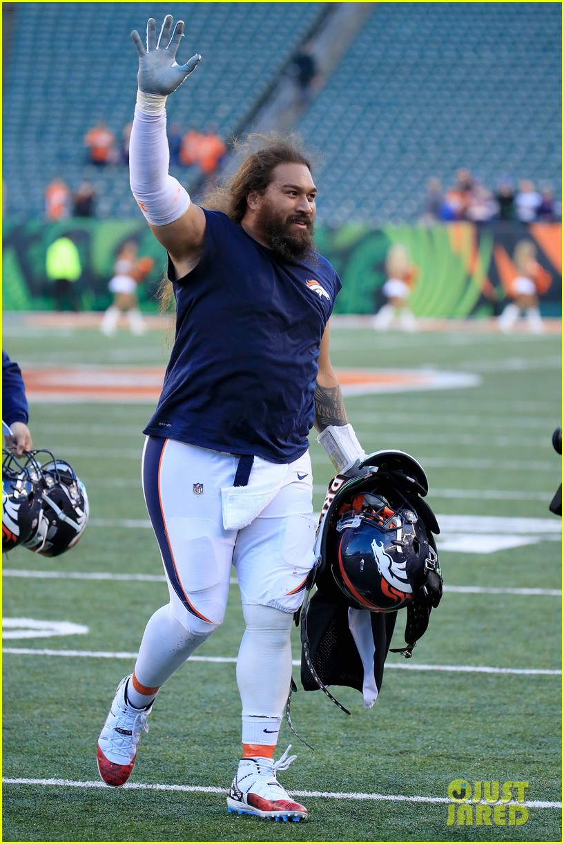 Former NFL Player Domata Pecko Sr. Has A Connection to the 2 Billion