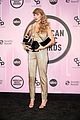 taylor balances all her awards 2022 american music awards 05