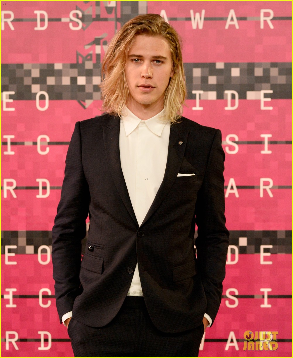 austin butler reveals who he consulted with before agreeing to do saturday night live 024868808