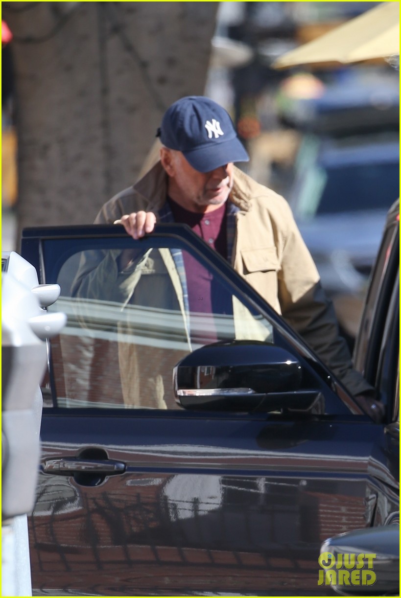 bruce willis grabs lunch cafe luxe friend 104875553