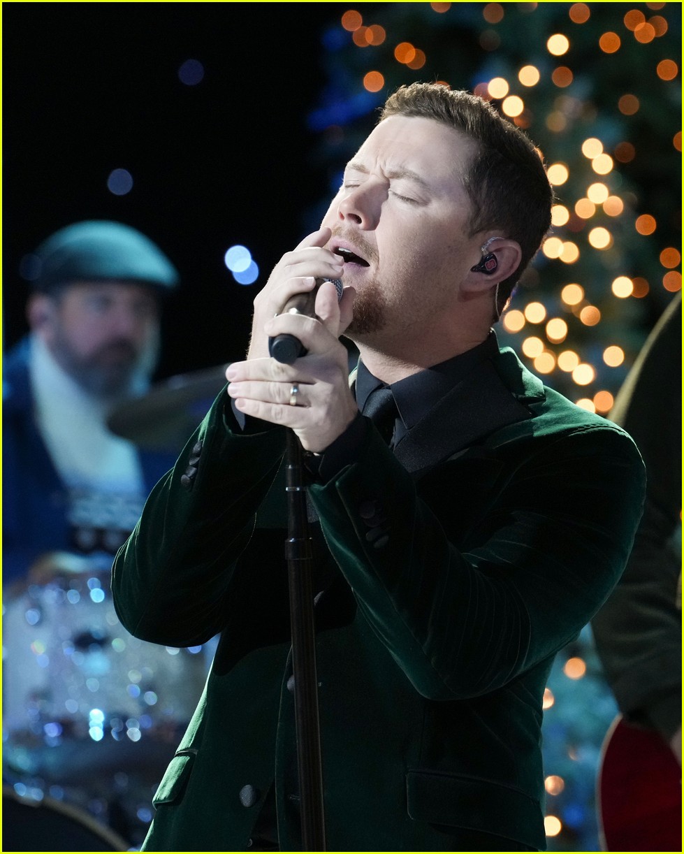 ABC's CMA Country Christmas 2022 Performers List & Songs Revealed