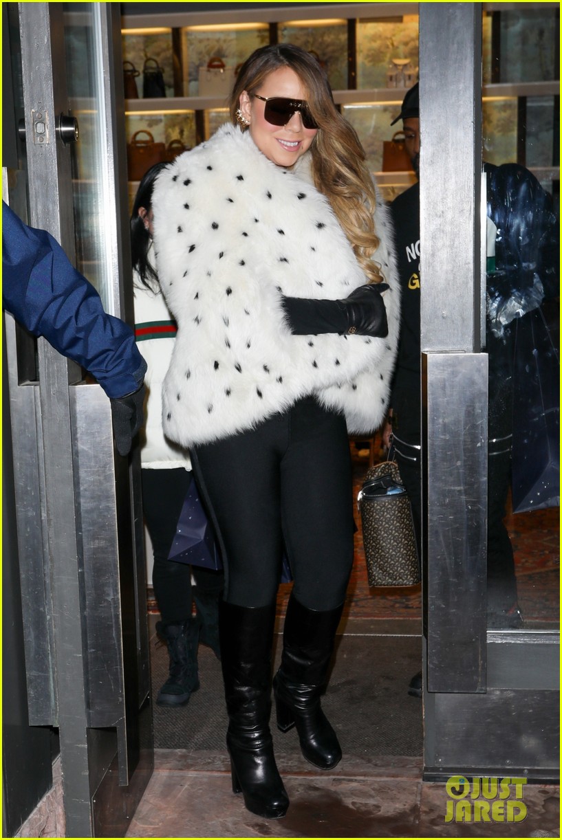 mariah-carey-bundles-up-for-solo-christmas-eve-shopping-trip-photo