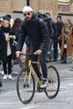justin theroux bundles up for afternoon bike ride 03