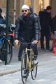 justin theroux bundles up for afternoon bike ride 05