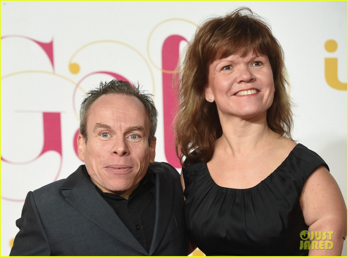 Warwick Davis Reflects on Grieving the Deaths of His First Two Children