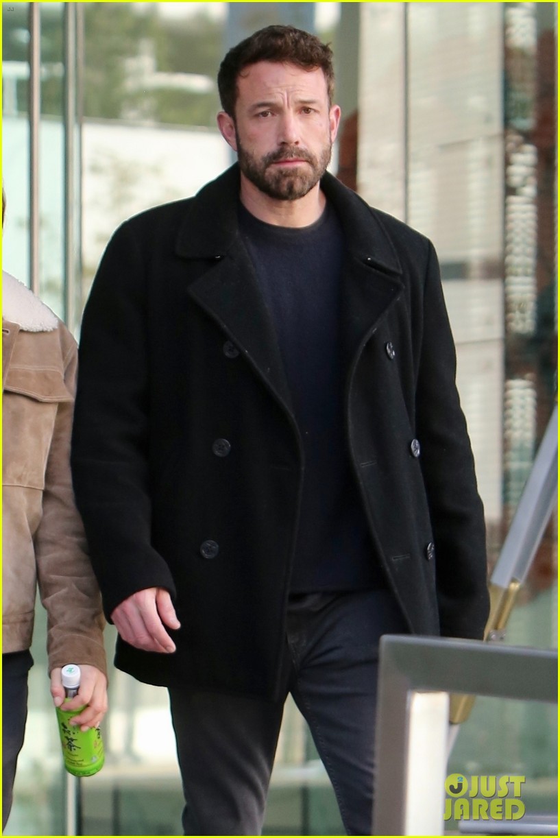 ben affleck wraps up an afternoon meeting in beverly hills 02