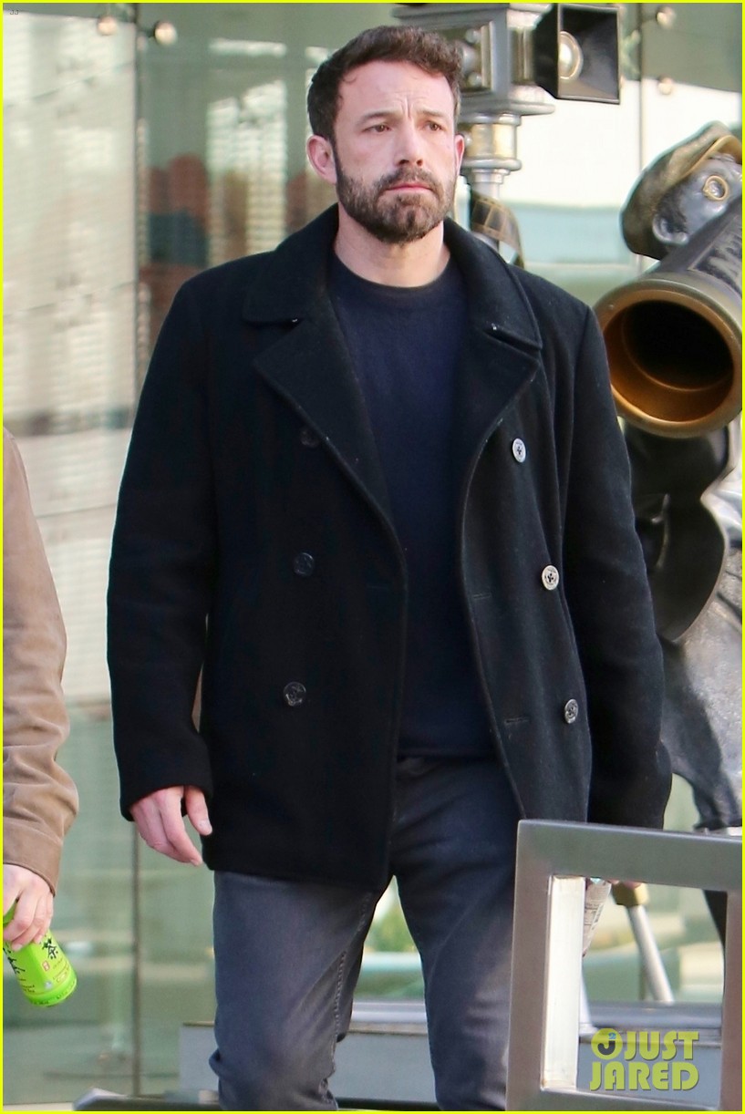ben affleck wraps up an afternoon meeting in beverly hills 04