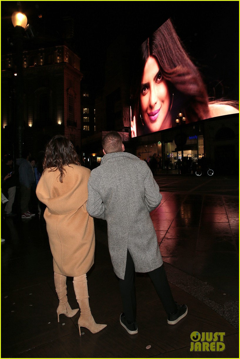 Priyanka Chopra Launches Her First Makeup Collection With Max Factor ...