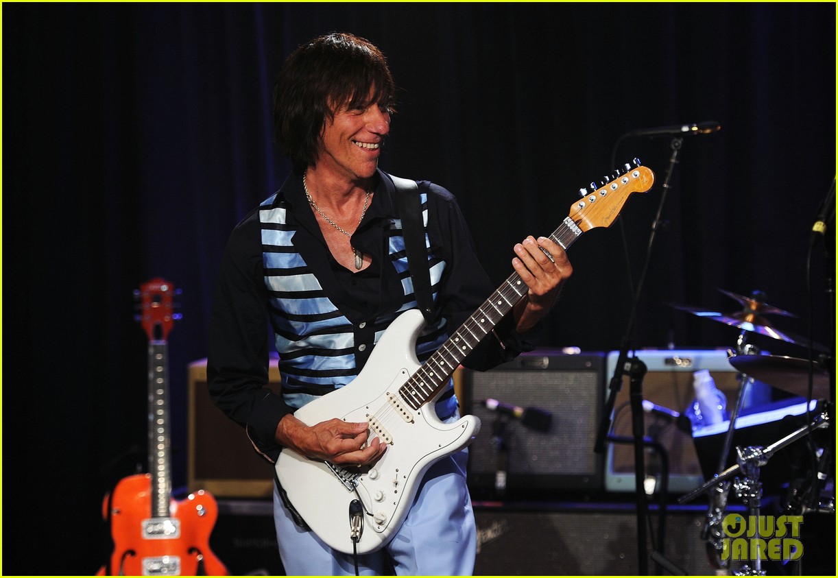 Jeff Beck Dead Legendary Guitarist Dies at 78 Photo 4880323 Jeff