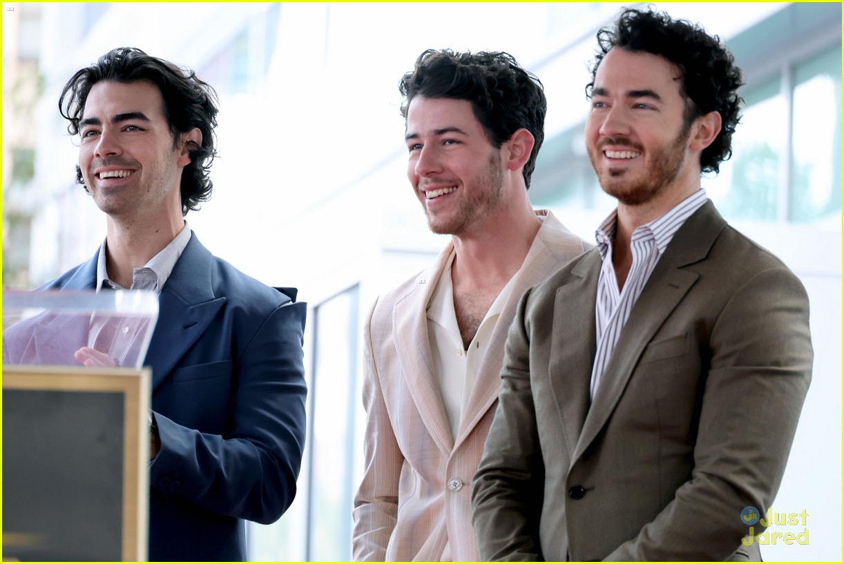 jonas brothers announce new album title release date at walk of fame ceremony 134886856