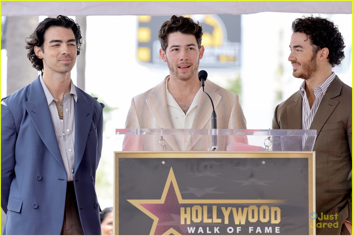 jonas brothers announce new album title release date at walk of fame ceremony 154886858