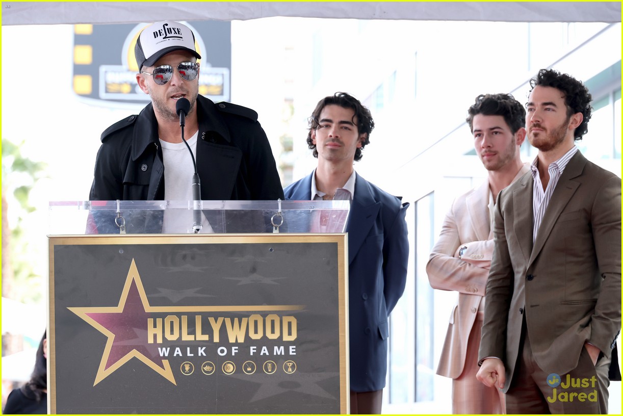 jonas brothers announce new album title release date at walk of fame ceremony 214886864