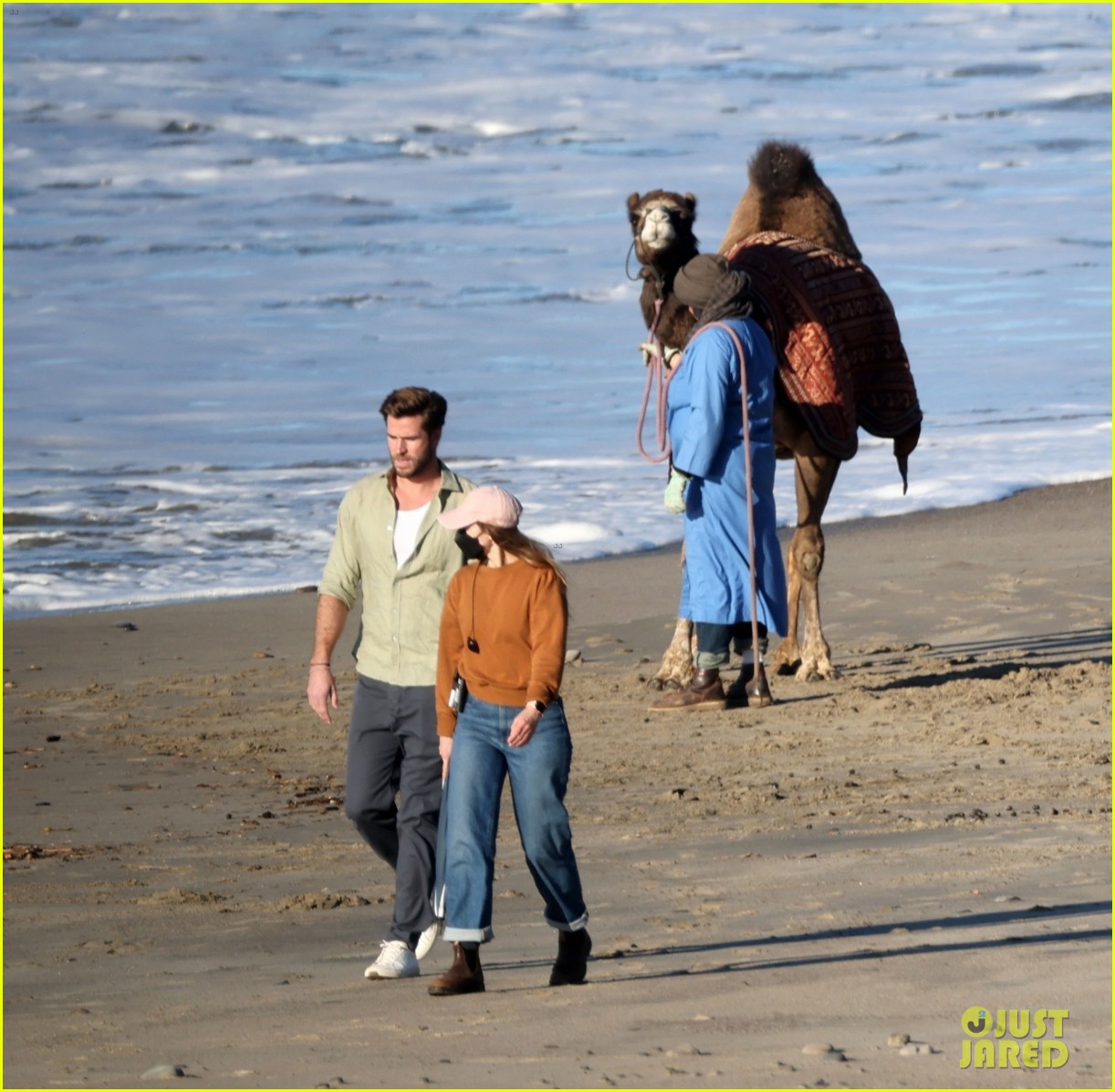 liam hemsworth films scenes with a camel lonely planet in malibu 374885880