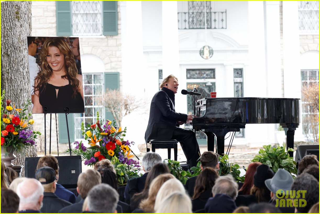 Lisa Marie Presley's Memorial - Celebrity Performers, Tributes & Photos ...