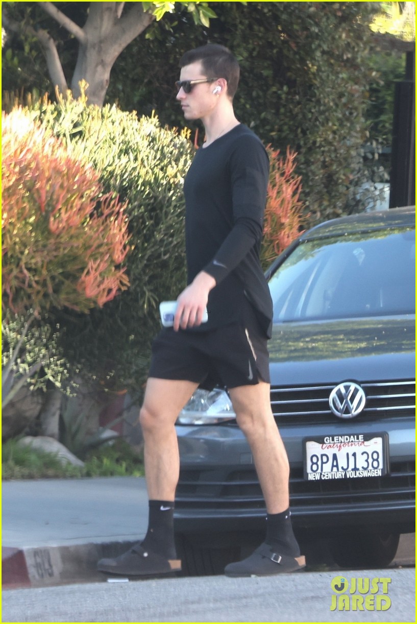 shawn mendes wraps up his week with a workout 074886137
