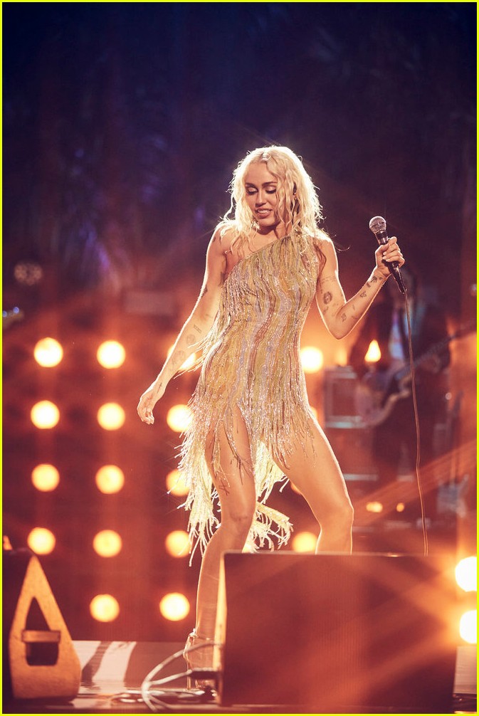 watch miley cyrus new years eve 114877082