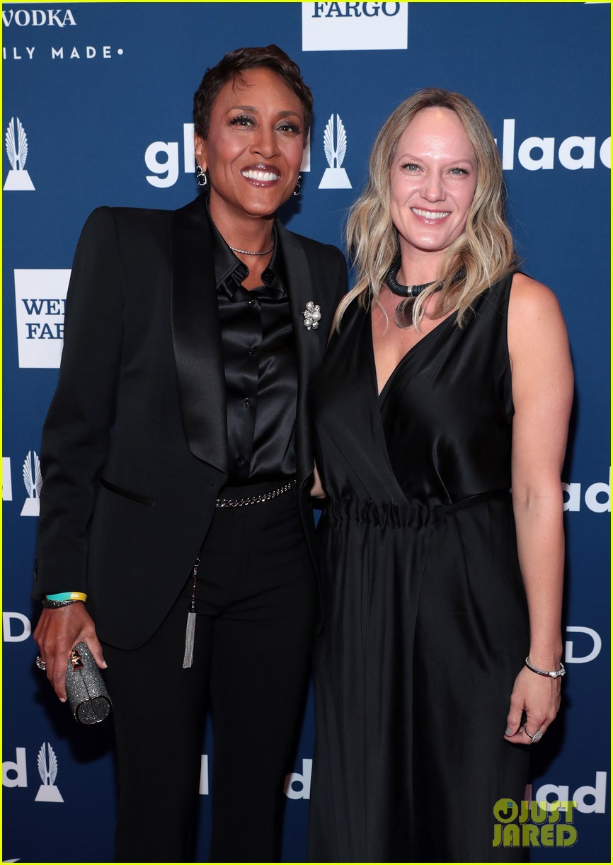 Robin Roberts Reveals Her Marriage Plans With Amber Laign Photo
