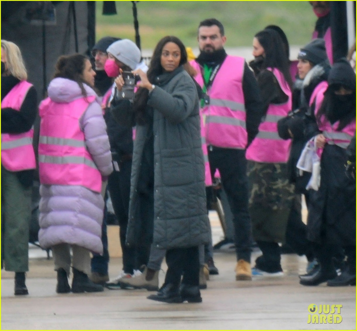 Nicole Kidman & Zoe Saldana Film Scenes for 'Lioness' at Airport in