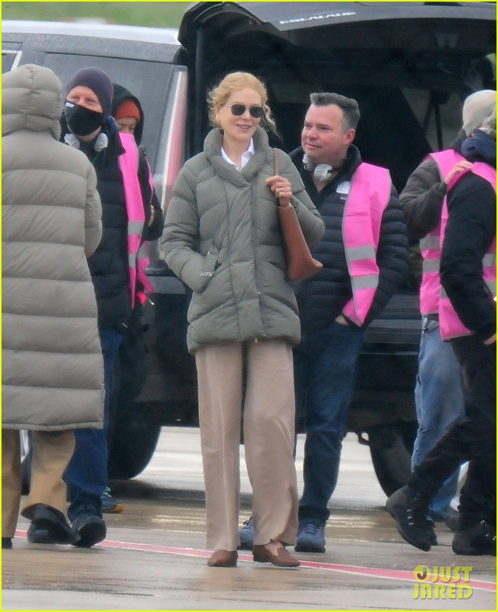 Nicole Kidman & Zoe Saldana Film Scenes for 'Lioness' at Airport in