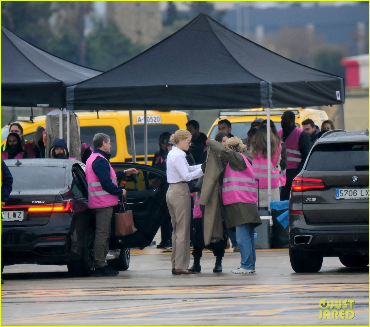 Nicole Kidman & Zoe Saldana Film Scenes for 'Lioness' at Airport in