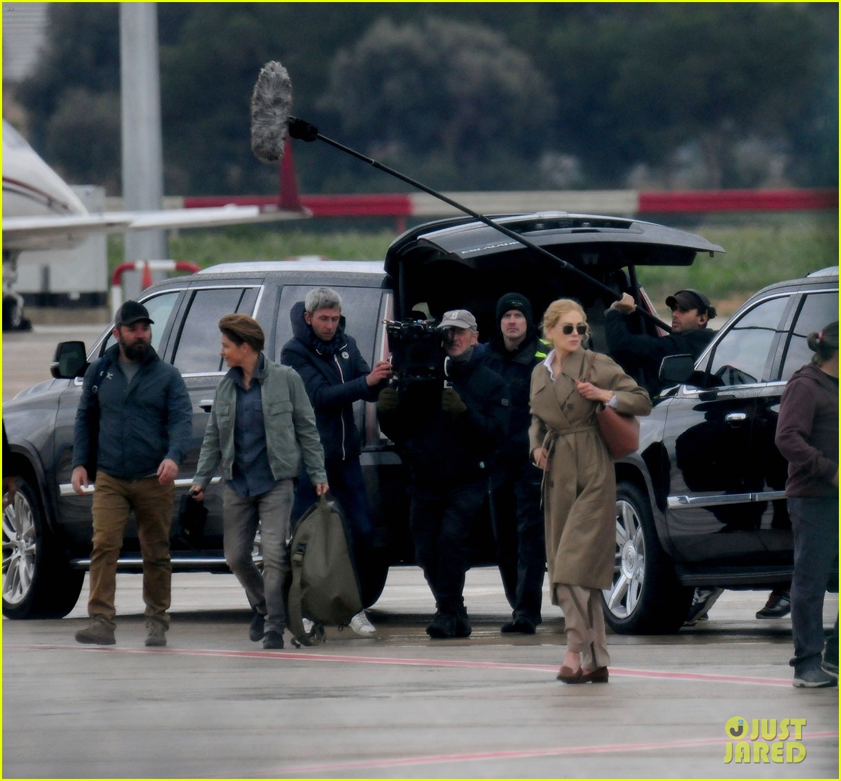 Nicole Kidman & Zoe Saldana Film Scenes for 'Lioness' at Airport in