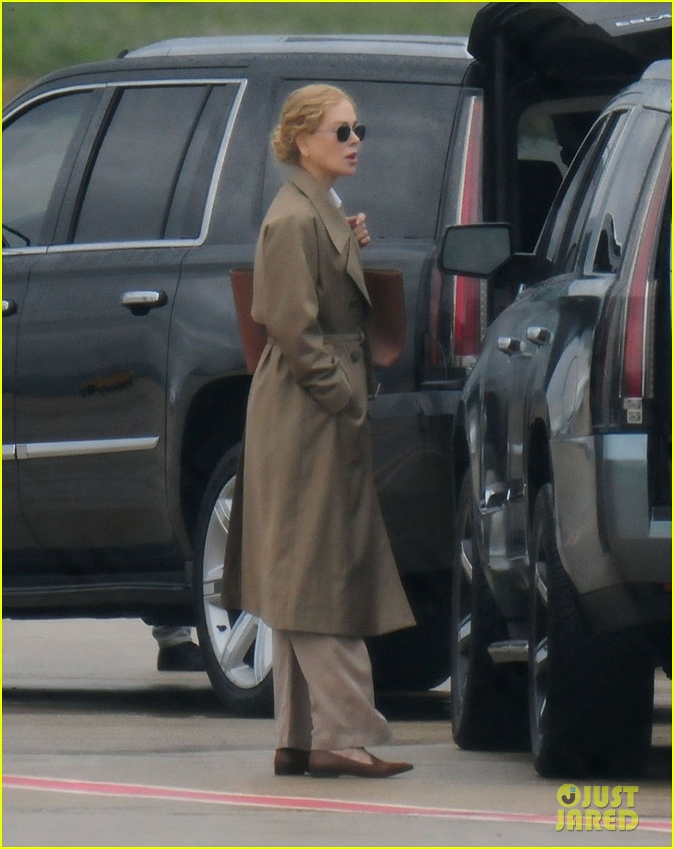 Photo: nicole kidman zoe saldana film lioness spain airport 50 | Photo