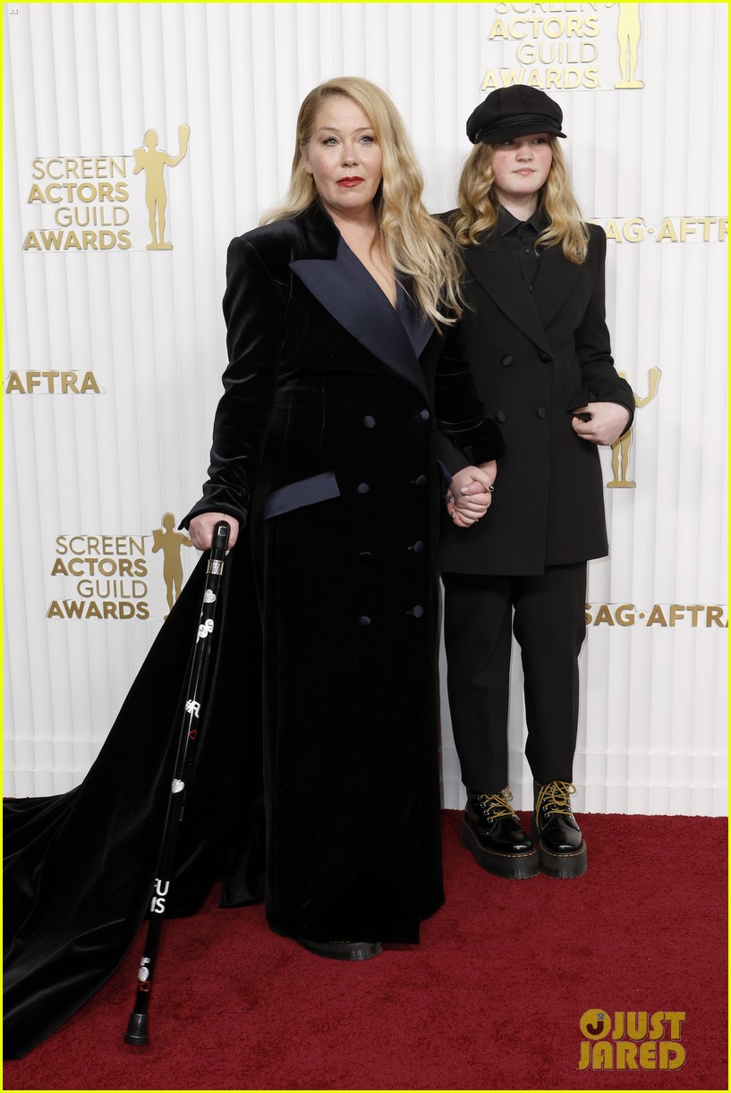 Christina Applegate's SAG Awards 2023 Cane Was Emblazoned with a
