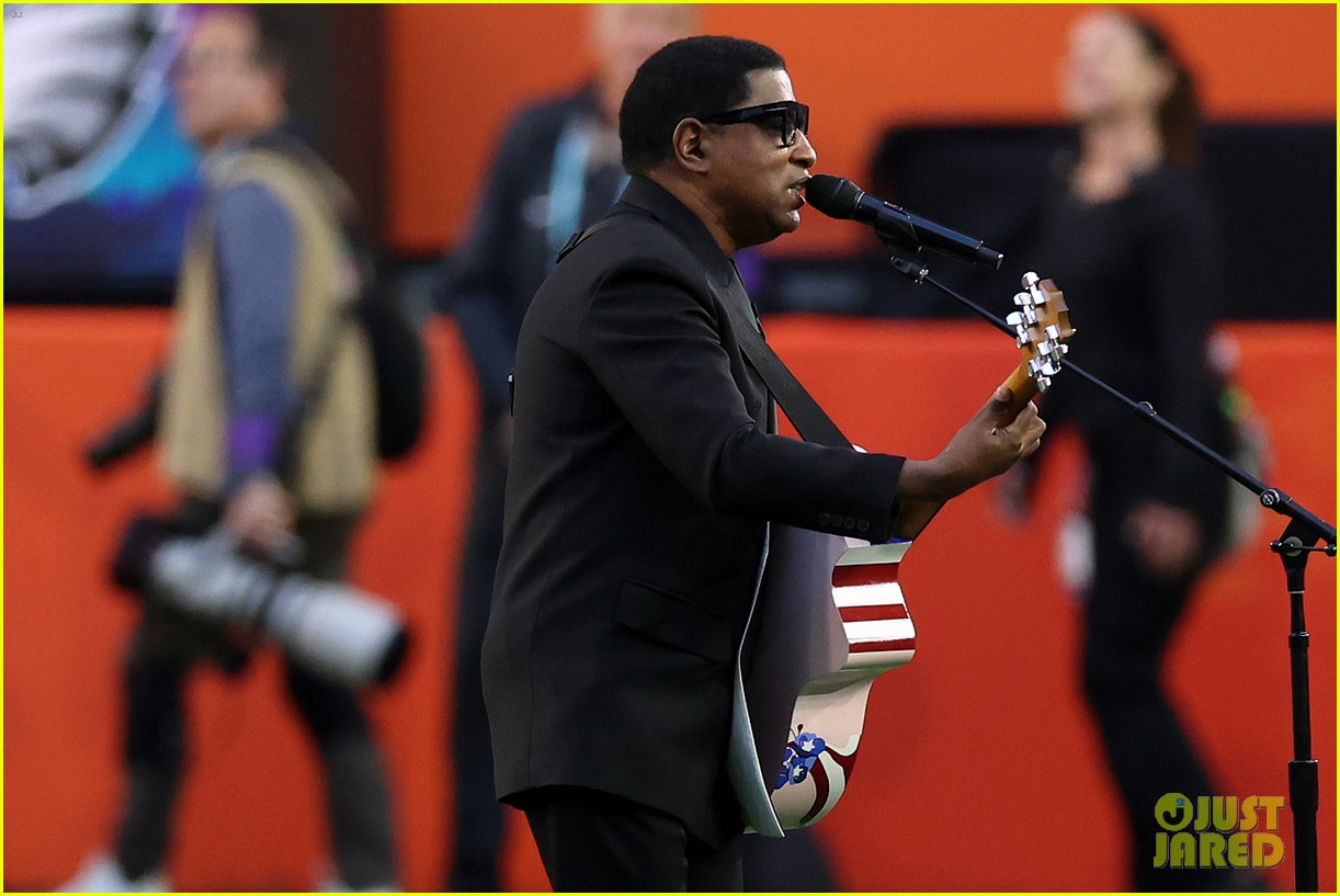 babyface performs america the beautiful super bowl 044893061