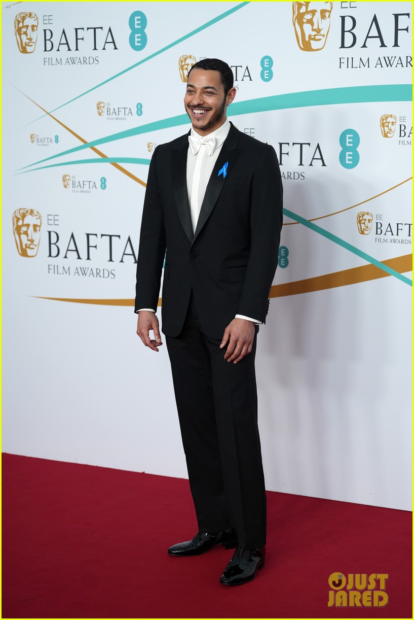 Why Are Celebrities Wearing Blue Ribbons at BAFTAs 2023? Meaning Explained Photo 4896723