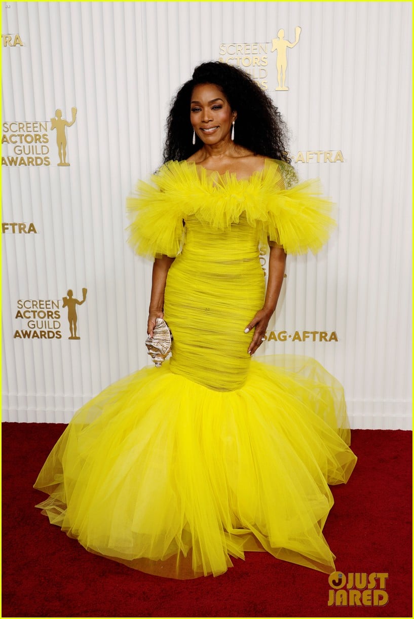 angela bassett yellow dress to sag awards 07